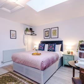 Victoria Park Studio 11 - Free Parking, WiFi, Near Town Centre, Free DisneyPlus, Prime & Netflix
