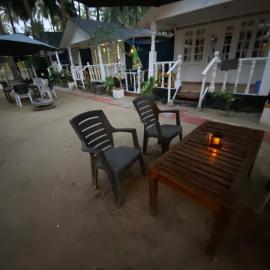 The Charming Nights, hotel Kanakonában