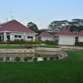 Top Cottages Gardens and Restaurant Kapeeka, hotel in Nakaseke