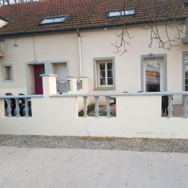 Logement à 5min de longvic, viešbutis mieste Fénay