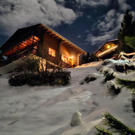 LA TZOUMAZ - VERBIER 4 Vallées - Grand Chalet 5 chambres, Ski IN/OUT, Sauna, hotel in La Tzoumaz