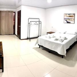 Marianas Apartments 5MIN SJO AIRPORT, hotel in Alajuela