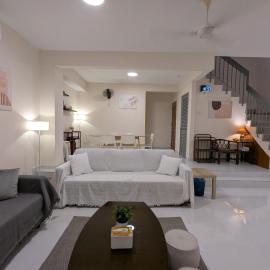 4-15pax Sawatt Homestay at Subang - Entire House - 5mins to Sunway - SJMC, hotel in Subang Jaya