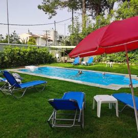 Villa Maira 2, Amazing Family apartment, 4 BR, 2 BA, Swimming Pool, 150m to beach، فندق في بيريا