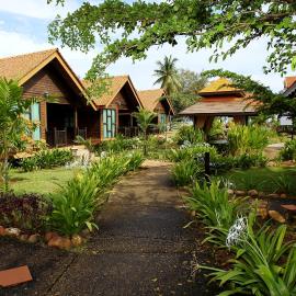 The Manor Beach Resort Besut, hotel in Kampung Kuala Besut