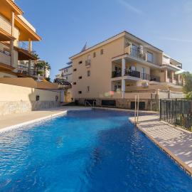Luxury Apartment with Terrace Mountain Views Near Beach
