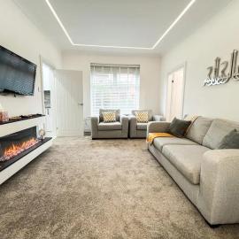 Spectacular Modern Glasgow Home Luxury King Bed, hotel in Glasgow