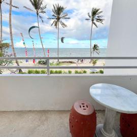 Beachfront Apartment with Two Queen Beds, Kitchen and Balcony