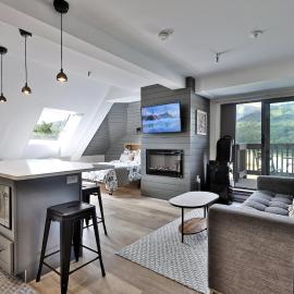 Mountain Green 3F9 - Newly Renovated Studio, Amazing Views and Location, Pool, Hot Tub, Shuttle