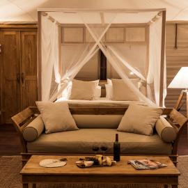 Luxury Couples Glamping Retreat - with Open Air Bath, hotel a Capertee