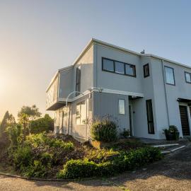 Cosy Unit With Incredible Views & SKY TV, hotel in Whanganui