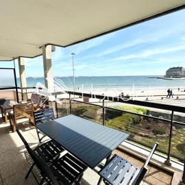 T3 Standing Vue Mer 180 Face Plage、ラルモール・プラージュのホテル