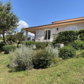 Appartement vue mer avec accès privé à la plage, hotel a Lecci