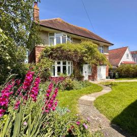 The Coastal Hideaway - Weymouth, hotel in Melcombe Regis