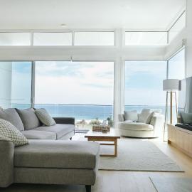 Oceanview Escape - Luxe Coastal Retreat with Hot Tub, Hotel in Surf Beach