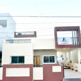 Shivoham Homestay- Private Luxuary Bungalow with Parking & Lawn, Hotel in Ujjain