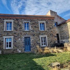 Les Chardonnerets - Jardin - Campagne, Hotel in Blesle