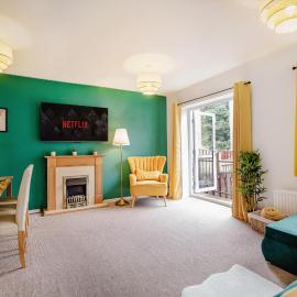 Central Cactus Escape Ideal for Long Stays 10ppl!, hotel em Nether Edge