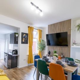 Open Mind Property - Luxury 5 Beds & Free Parking