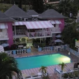 Pink Hibiscus Bed and Breakfast โรงแรมในมอนเทโกเบย์