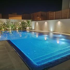 Viesnīca Coquet appartement avec piscine à 10min de l'aéroport Tunis - family only pilsētā La Soukra