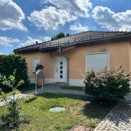 Naturidyll in Seenähe - Ferienhaus Landhaus Habichtnest, hotell i Bertsdorf