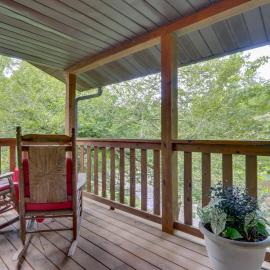 Riverfront Couple's Retreat in Smoky Mountains!, hotel em Townsend