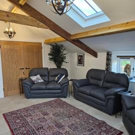 Beautiful dog friendly cosy village barn