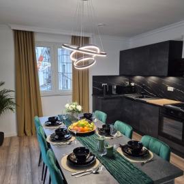 Luxsuite Still und Komfort 1 Balkon Grill TV-75 Zoll, hotel in Dinslaken