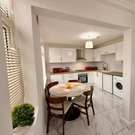 Cozy 3 bed house, ξενοδοχείο στο Κόβεντρι
