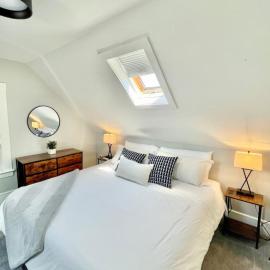 Downtown Portsmouth 2 Bedroom 2 King Beds