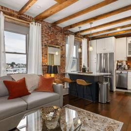 Tugboat Vista 2 Bedroom Downtown Portsmouth