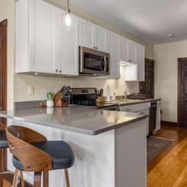 Newburyport Flat Downtown Living King Bed, ξενοδοχείο σε Newburyport