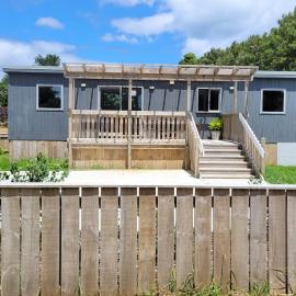 Raumati Beach Cosy Retreat