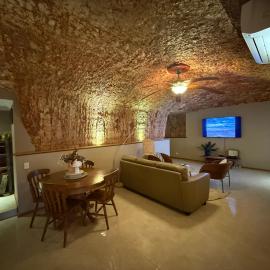 Lot 1002 Underground Home, hotel in Coober Pedy