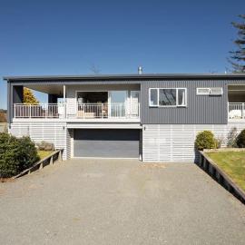 Fairway views entire home, hotel u gradu Matamata