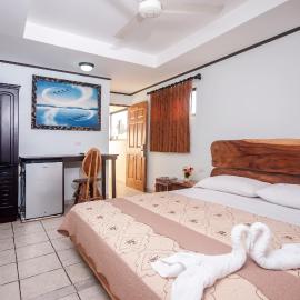 Cadillac Rock Beach Hotel, hotel u gradu Hako