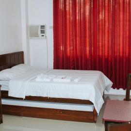 RedDoorz @ LS Suites Poblacion Culasi Antique, hotel Jalandoni városában