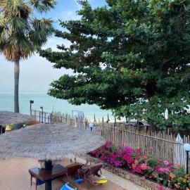 Amazing Spacious Seaview Condo