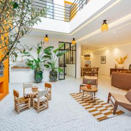 RIAD LE M- contemporain avec bassin - emplacement idéal