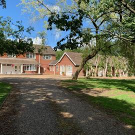 Aldercarr Hall, hotel in Attleborough