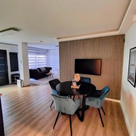Exklusiv, modernes Apartment โรงแรมในซัตเซนไฮม์
