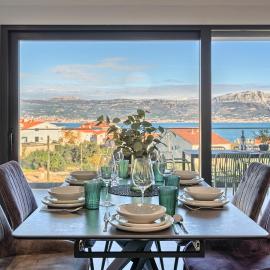 The Lookout Liveli - Premium Sea-View Apartment, hotel en Slatine