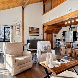 Mountain Inn Lodge 52 with Wintergreen Advantage, hotell i Wintergreen