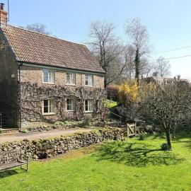 18th Century Cottage in Heart of Dorset, hotel di Sherborne