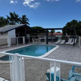 Bungalow cosy près de Basse-Terre - 20 m² avec piscine, hotel a Basse-Terre