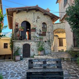La Casetta sul Lago，Colle di Tora的飯店