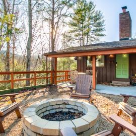 Peaceful Heights with Cozy Decks and Smart TV