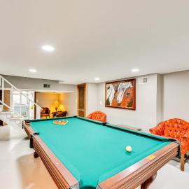 Walk to UK Campus: Charming Home w/ Patio!, hotel a Lexington