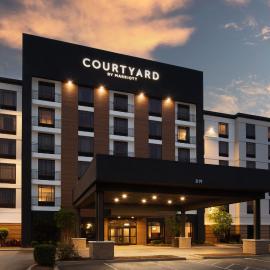 Courtyard Louisville Airport, hotell i Louisville